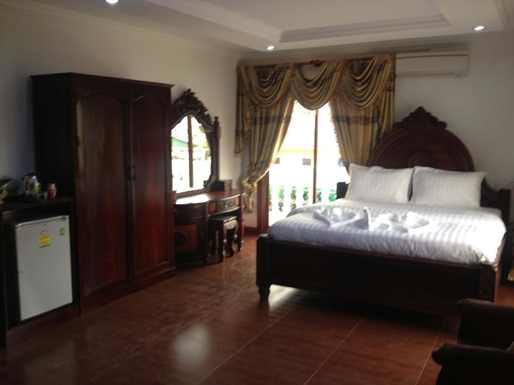 Emerald Bb Battambang Hotel Exterior photo