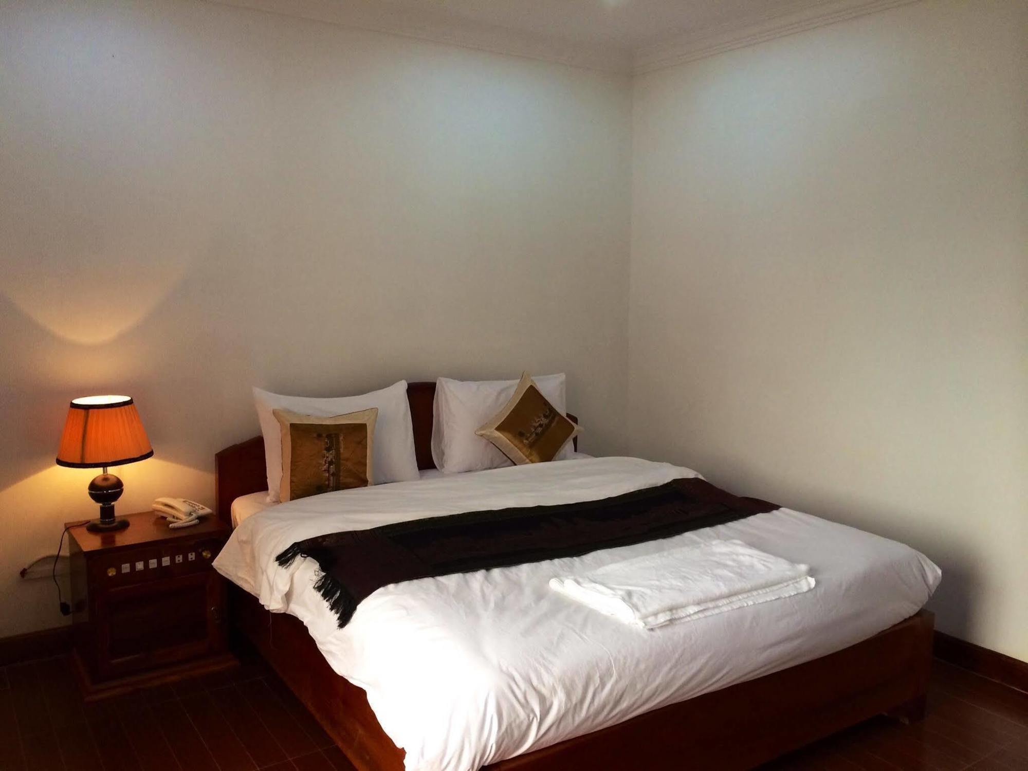 Emerald Bb Battambang Hotel Exterior photo