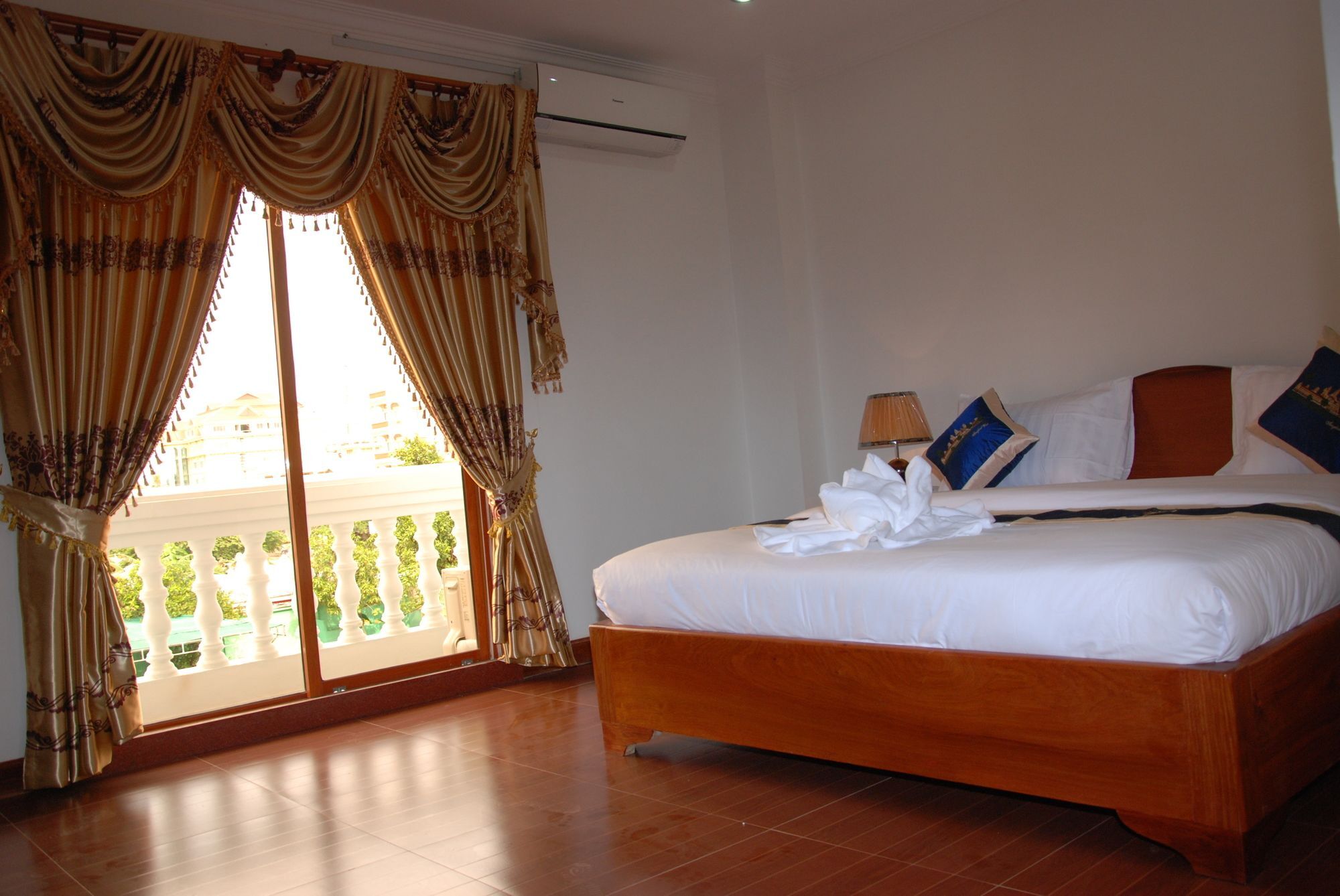 Emerald Bb Battambang Hotel Exterior photo